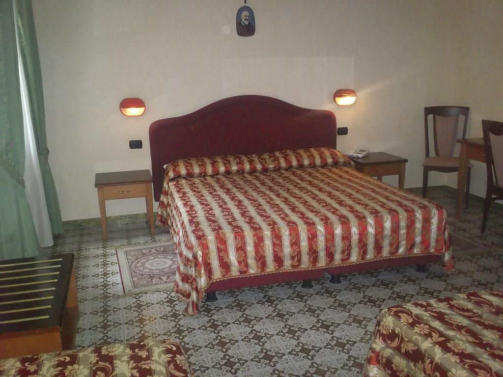 Hotel Gaggiano San Giovanni Rotondo Zimmer foto